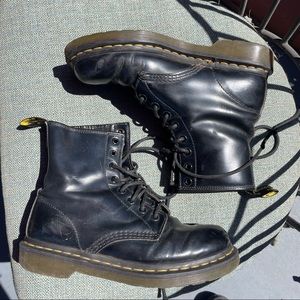 Dr. Martens 1460 SMOOTH LEATHER LACE UP BOOTS